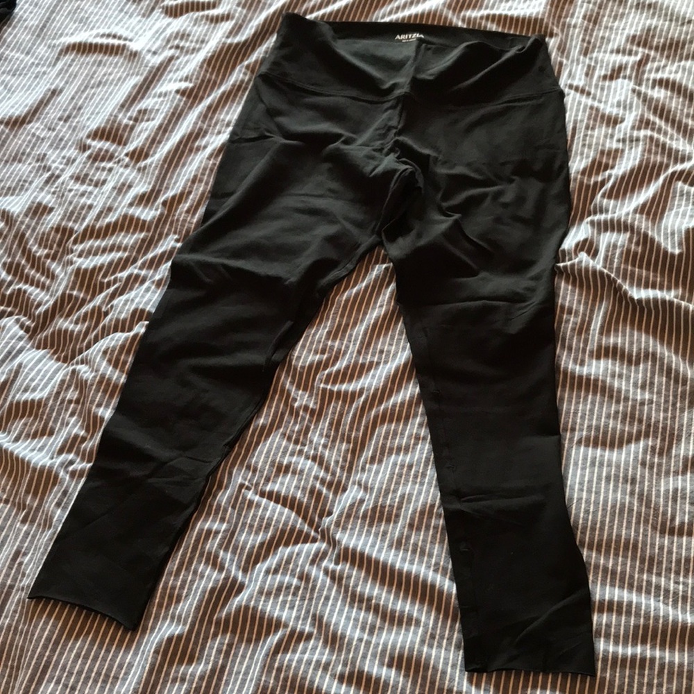 Aritzia thank-you health care heroes leggings